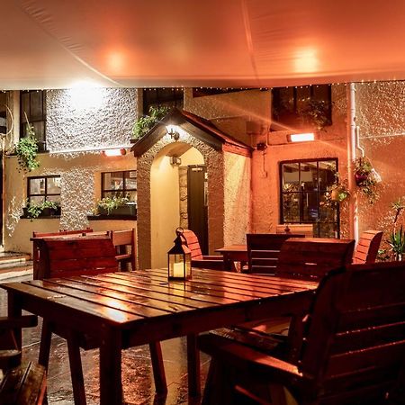 King'S Head Inn Ллангеннит Экстерьер фото