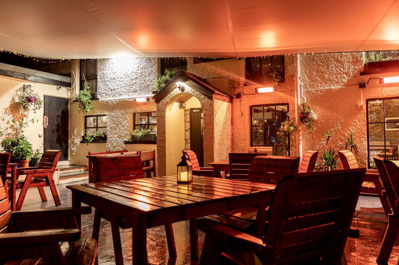 King'S Head Inn Ллангеннит Экстерьер фото