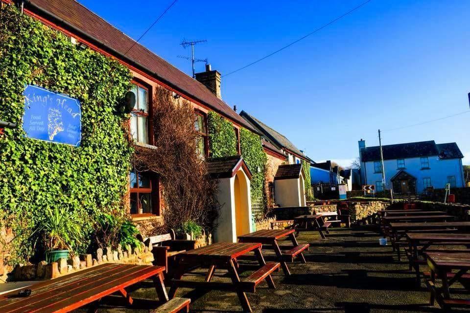 King'S Head Inn Ллангеннит Экстерьер фото
